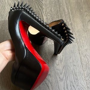 Electropump spiked leather louboutin pumps